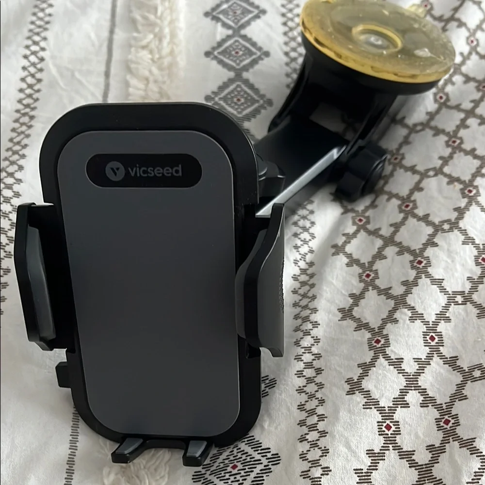 Black and Gray Car Phone Mount